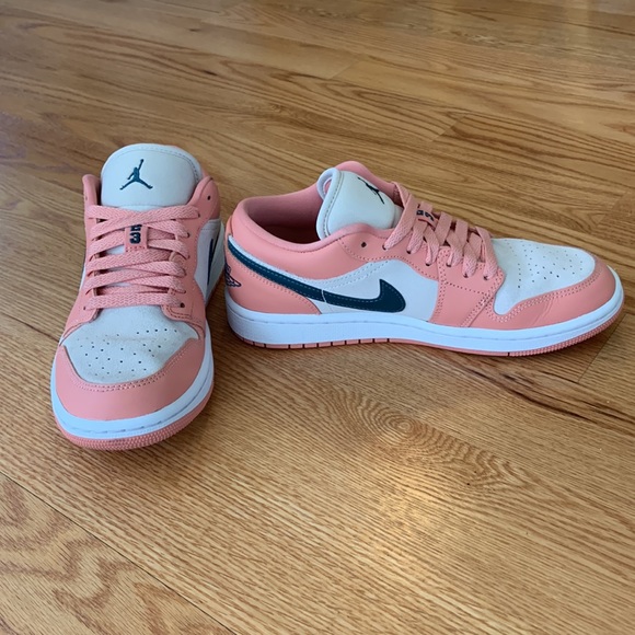 Nike Air Jordan 1 Low 'Light Madder Root' Women's Size 7.5 - Picture 2 of 6